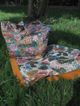 tissu CLOÉ - Indienne fond gris orné d'arabesques